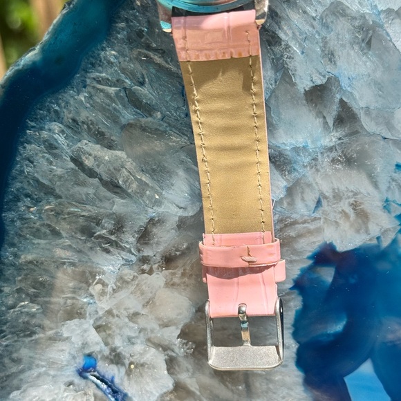 A Pink Minnie Mouse with a Pink Bow Watch - Picture 3 of 10